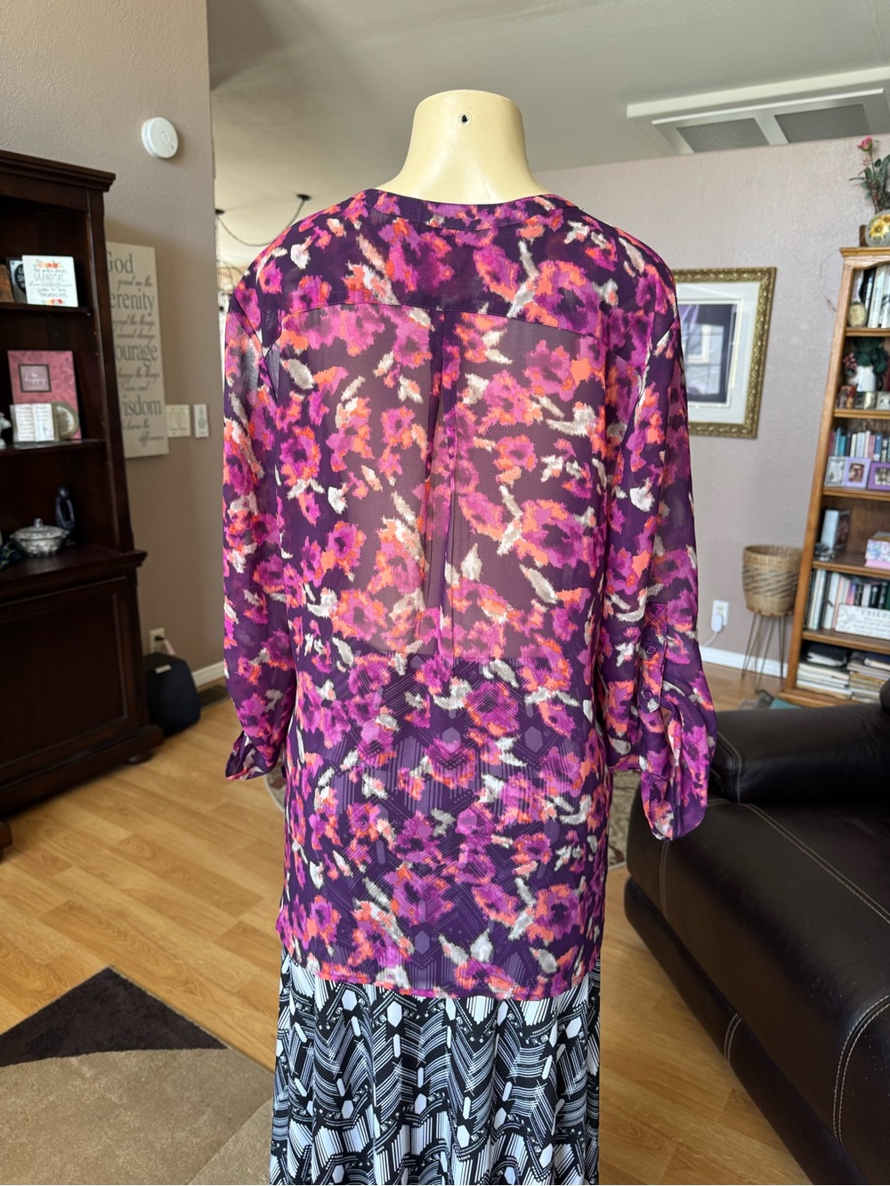 Apt 9 sheer floral V-neck blouse in red, black & white-size XL - Picture 8 of 9